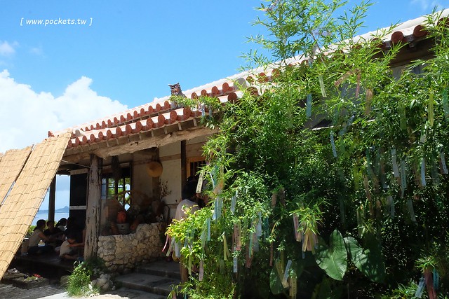 日本沖繩｜花人逢．かじんほう｜擁有無敵美景的餐廳，在日式老宅裡品嚐披薩的美味，人多時有候位的心裡準備 @飛天璇的口袋