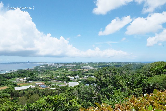 日本沖繩｜花人逢．かじんほう｜擁有無敵美景的餐廳，在日式老宅裡品嚐披薩的美味，人多時有候位的心裡準備 @飛天璇的口袋