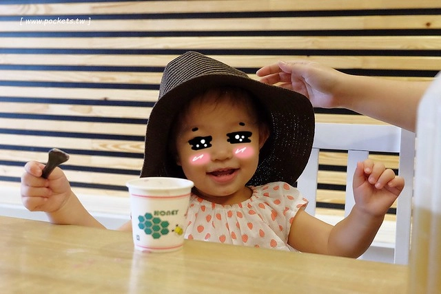 Fun Tower日式可麗餅┃台中西區美食：南台灣超人氣日本軟式可麗餅，朵朵都像盛開的小花，台中國美館商圈散步甜點，品嚐午后的下午茶小確幸 @飛天璇的口袋