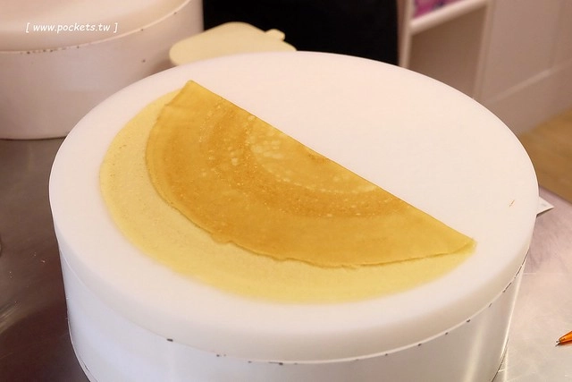 Fun Tower日式可麗餅┃台中西區美食：南台灣超人氣日本軟式可麗餅，朵朵都像盛開的小花，台中國美館商圈散步甜點，品嚐午后的下午茶小確幸 @飛天璇的口袋