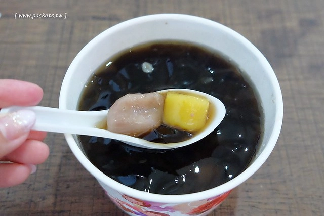 台中北屯｜新凍嫩仙草．標榜自種的仙草花，柴燒12小時製成的仙草 @飛天璇的口袋