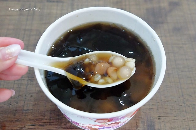 台中北屯｜新凍嫩仙草．標榜自種的仙草花，柴燒12小時製成的仙草 @飛天璇的口袋