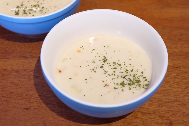 Battis風味義式小館┃台中西區美食：有很多小豬元素的義式餐廳，還有老闆旅遊各國的收藏品，餐點表現不錯CP值高，鄰近中師大、台中國美館商圈 @飛天璇的口袋