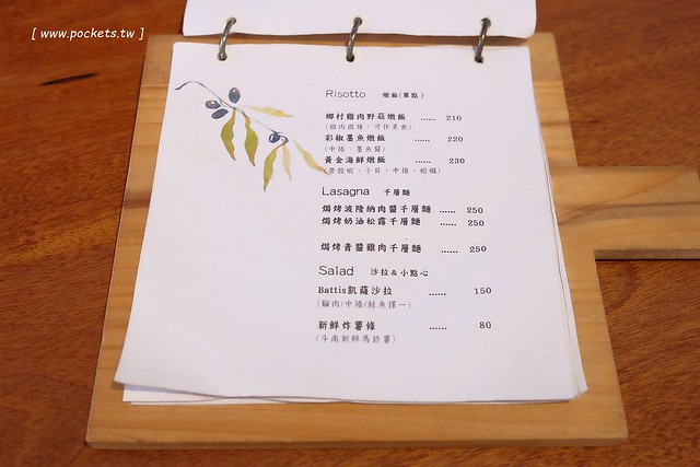 Battis風味義式小館┃台中西區美食：有很多小豬元素的義式餐廳，還有老闆旅遊各國的收藏品，餐點表現不錯CP值高，鄰近中師大、台中國美館商圈 @飛天璇的口袋