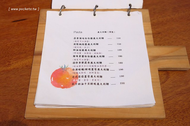 Battis風味義式小館┃台中西區美食：有很多小豬元素的義式餐廳，還有老闆旅遊各國的收藏品，餐點表現不錯CP值高，鄰近中師大、台中國美館商圈 @飛天璇的口袋