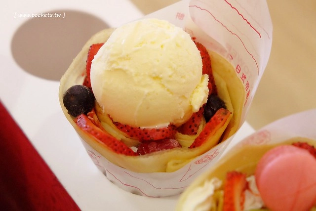 Fun Tower日式可麗餅┃台中西區美食：南台灣超人氣日本軟式可麗餅，朵朵都像盛開的小花，台中國美館商圈散步甜點，品嚐午后的下午茶小確幸 @飛天璇的口袋