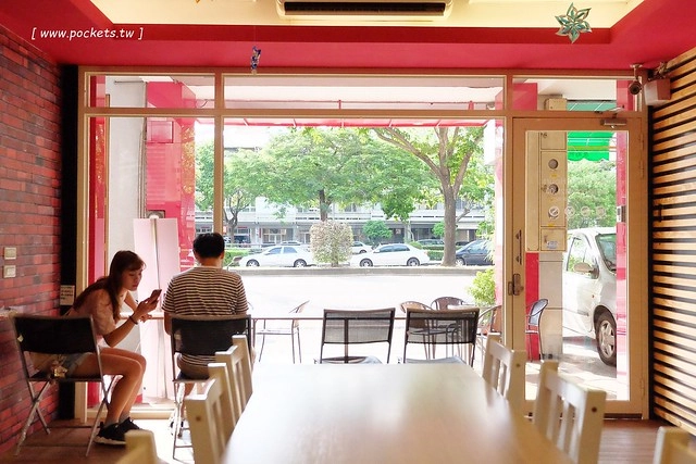 Fun Tower日式可麗餅┃台中西區美食：南台灣超人氣日本軟式可麗餅，朵朵都像盛開的小花，台中國美館商圈散步甜點，品嚐午后的下午茶小確幸 @飛天璇的口袋