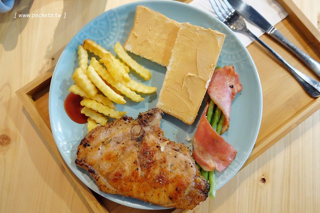 一張几手作料理廚房：隱藏巷弄間的早午餐店，店內只有幾張小桌子，餐點現點現做便宜有誠意 @飛天璇的口袋