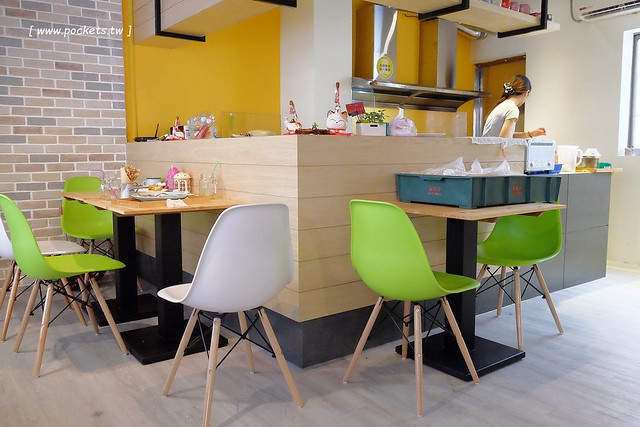 一張几手作料理廚房：隱藏巷弄間的早午餐店，店內只有幾張小桌子，餐點現點現做便宜有誠意 @飛天璇的口袋
