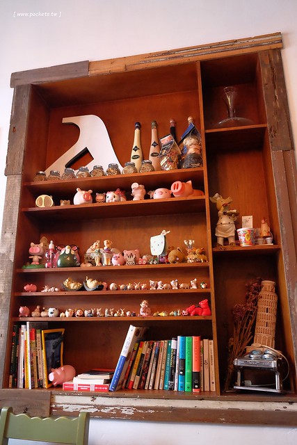 Battis風味義式小館┃台中西區美食：有很多小豬元素的義式餐廳，還有老闆旅遊各國的收藏品，餐點表現不錯CP值高，鄰近中師大、台中國美館商圈 @飛天璇的口袋