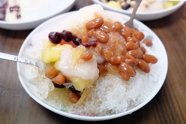 台中太平｜嘉良冰鎮店．營業將近40個年頭，超過20種配料任你挑選 @飛天璇的口袋