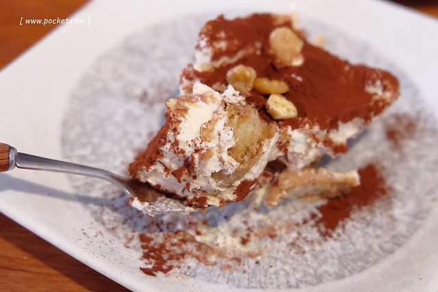 Battis風味義式小館┃台中西區美食：有很多小豬元素的義式餐廳，還有老闆旅遊各國的收藏品，餐點表現不錯CP值高，鄰近中師大、台中國美館商圈 @飛天璇的口袋