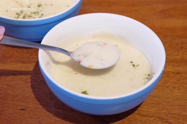 Battis風味義式小館┃台中西區美食：有很多小豬元素的義式餐廳，還有老闆旅遊各國的收藏品，餐點表現不錯CP值高，鄰近中師大、台中國美館商圈 @飛天璇的口袋