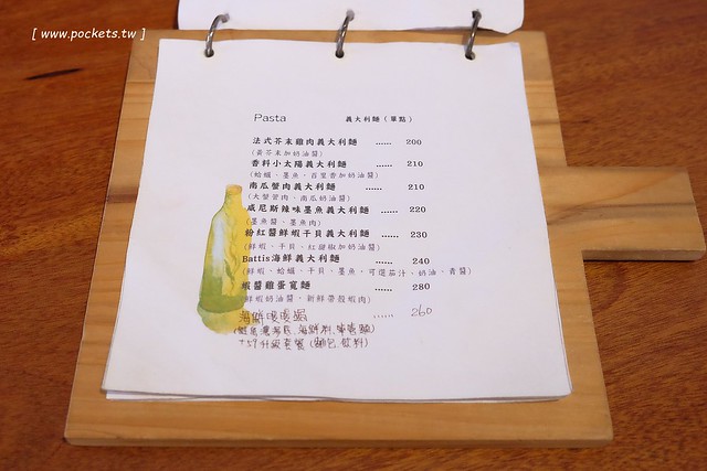 Battis風味義式小館┃台中西區美食：有很多小豬元素的義式餐廳，還有老闆旅遊各國的收藏品，餐點表現不錯CP值高，鄰近中師大、台中國美館商圈 @飛天璇的口袋