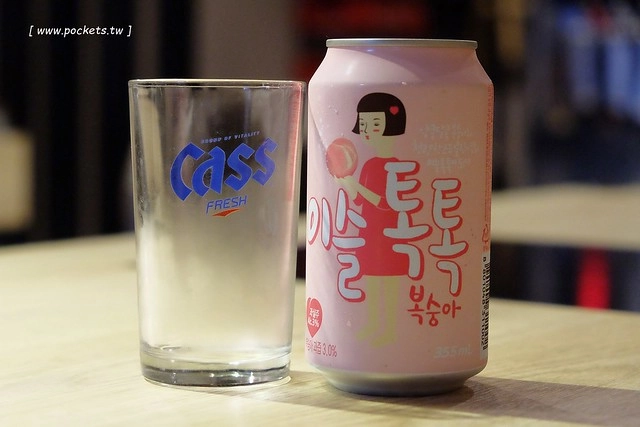 台中西屯｜三清洞摩西年糕鍋．招牌年糕鍋和韓國啤酒，鄰近逢甲商圈哈韓族最愛 @飛天璇的口袋