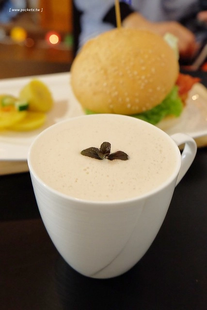 AShare Caf&eacute;┃台中早午餐：充滿旅人故事咖啡館，店裡有濃濃的澳洲風情，滿滿的旅遊紀念收藏品，鄰近台中稅捐處和台中教育大學 @飛天璇的口袋