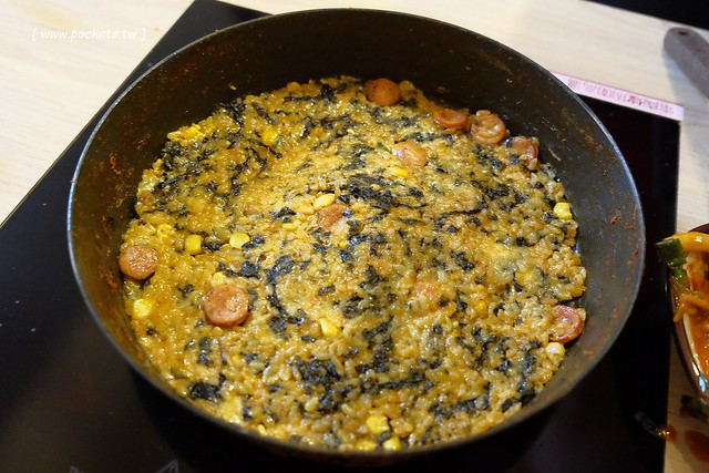 台中西屯｜三清洞摩西年糕鍋．招牌年糕鍋和韓國啤酒，鄰近逢甲商圈哈韓族最愛 @飛天璇的口袋