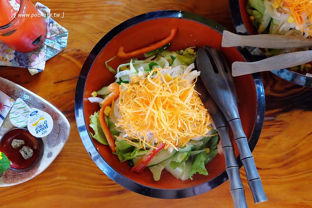 日本沖繩｜花人逢．かじんほう｜擁有無敵美景的餐廳，在日式老宅裡品嚐披薩的美味，人多時有候位的心裡準備 @飛天璇的口袋