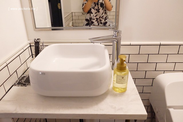 日本沖繩｜ESTINATE HOTEL．艾斯汀納特飯店｜充滿時代感的新穎飯店，樓下是早午餐咖啡館，鄰近那霸國際通，附近商店林立生活機能良好 @飛天璇的口袋