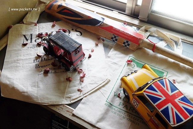 AShare Caf&eacute;┃台中早午餐：充滿旅人故事咖啡館，店裡有濃濃的澳洲風情，滿滿的旅遊紀念收藏品，鄰近台中稅捐處和台中教育大學 @飛天璇的口袋