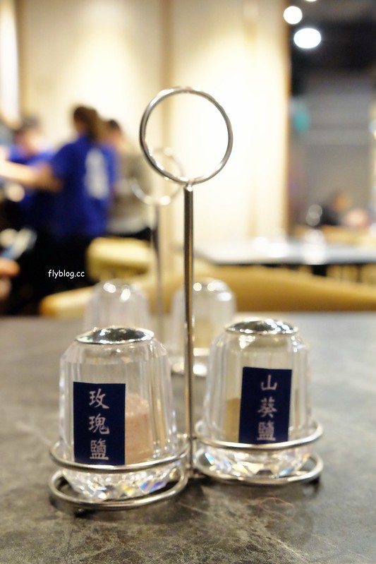 乍牛．王品炸牛排專賣┃台中西屯：牛排也可以用炸的，自已DIY調整熟度，還有台中店每次限定A5和牛，新光三越百貨10樓美食 @飛天璇的口袋