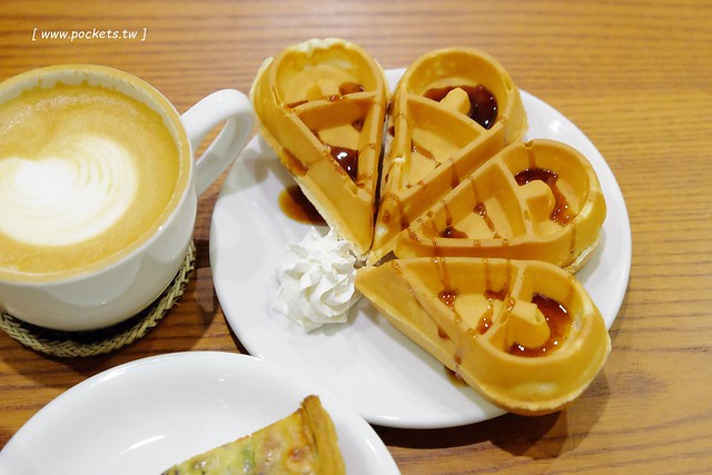 喬巴咖啡．CHOPPER CAFE┃台中東勢美食：簡單小巧的空間，以單品咖啡為主，老闆對咖啡解說很詳細(同場加映：東勢林業園區荷花季) @飛天璇的口袋