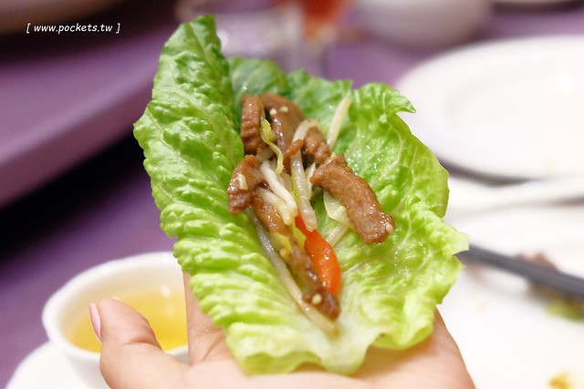 僑園大飯店┃台中西屯美食：郭泰王師傅監製的片填鴨合餐，享受一鴨四吃的美食享饗，5人同行不到$2500元，台中聚餐宴會的好選擇 @飛天璇的口袋