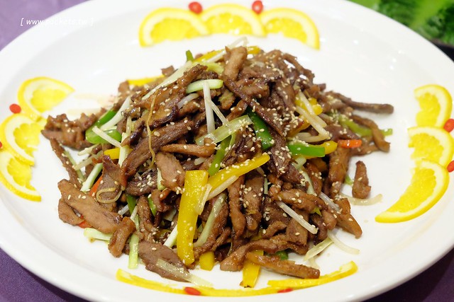 僑園大飯店┃台中西屯美食：郭泰王師傅監製的片填鴨合餐，享受一鴨四吃的美食享饗，5人同行不到$2500元，台中聚餐宴會的好選擇 @飛天璇的口袋