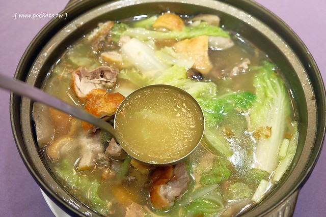 僑園大飯店┃台中西屯美食：郭泰王師傅監製的片填鴨合餐，享受一鴨四吃的美食享饗，5人同行不到$2500元，台中聚餐宴會的好選擇 @飛天璇的口袋