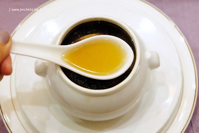 僑園大飯店┃台中西屯美食：郭泰王師傅監製的片填鴨合餐，享受一鴨四吃的美食享饗，5人同行不到$2500元，台中聚餐宴會的好選擇 @飛天璇的口袋