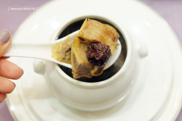 僑園大飯店┃台中西屯美食：郭泰王師傅監製的片填鴨合餐，享受一鴨四吃的美食享饗，5人同行不到$2500元，台中聚餐宴會的好選擇 @飛天璇的口袋