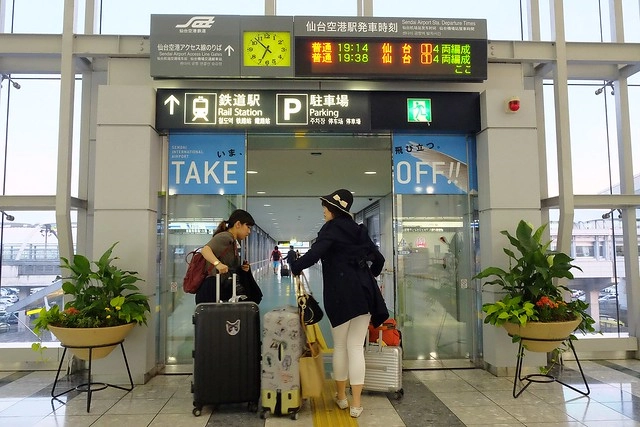 日本秋田｜仙台機場到秋田市區交通方式，電車轉新幹線2個多小時抵達 @飛天璇的口袋