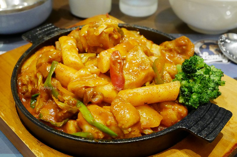 涓豆腐：涓豆腐正式回歸台中，三個人點雙人套餐就夠了，文心秀泰美食推薦 @飛天璇的口袋