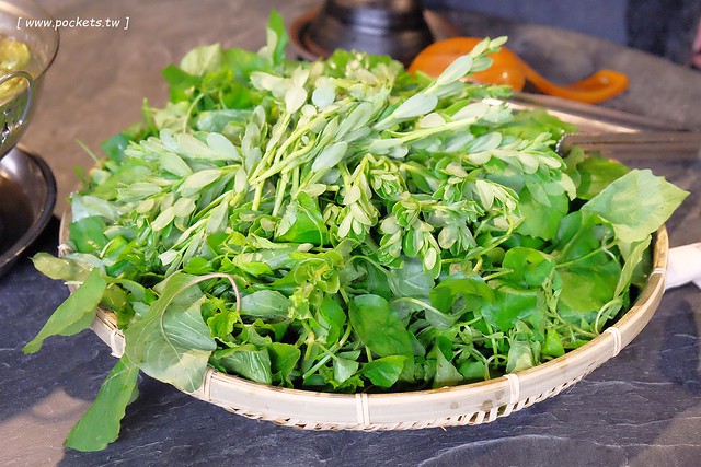 花蓮美食｜巴奇克竹坊｜在地人帶路，花蓮預約制的原住民無菜單料理，令人回味無窮的野菜鍋 @飛天璇的口袋
