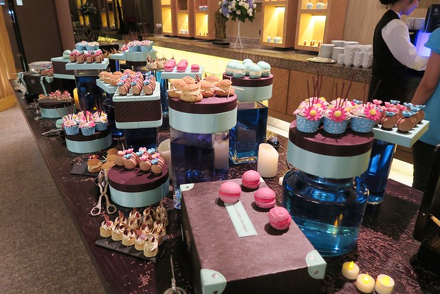 泰國曼谷｜曼谷自由行Day1｜香格里拉飯店&rarr;曼谷市區觀光&rarr;皇后藝廊&rarr;嘟嘟車&rarr;玉佛寺(大皇宮)&rarr;Supatra河濱餐廳&rarr;歡迎晚宴 @飛天璇的口袋