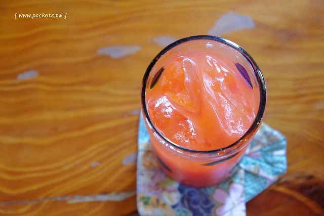 日本沖繩｜花人逢．かじんほう｜擁有無敵美景的餐廳，在日式老宅裡品嚐披薩的美味，人多時有候位的心裡準備 @飛天璇的口袋