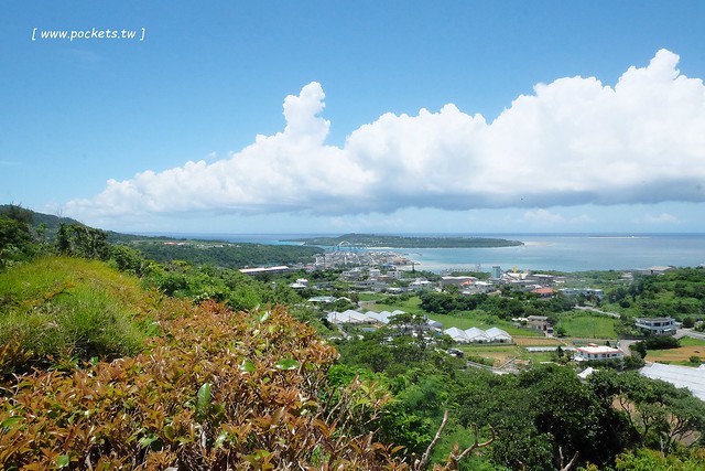 日本沖繩｜花人逢．かじんほう｜擁有無敵美景的餐廳，在日式老宅裡品嚐披薩的美味，人多時有候位的心裡準備 @飛天璇的口袋