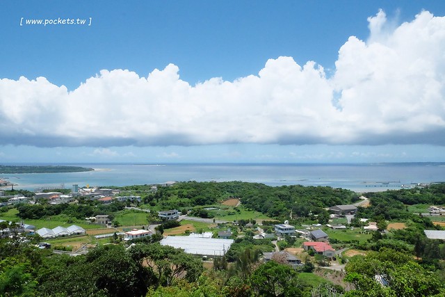 日本沖繩｜花人逢．かじんほう｜擁有無敵美景的餐廳，在日式老宅裡品嚐披薩的美味，人多時有候位的心裡準備 @飛天璇的口袋