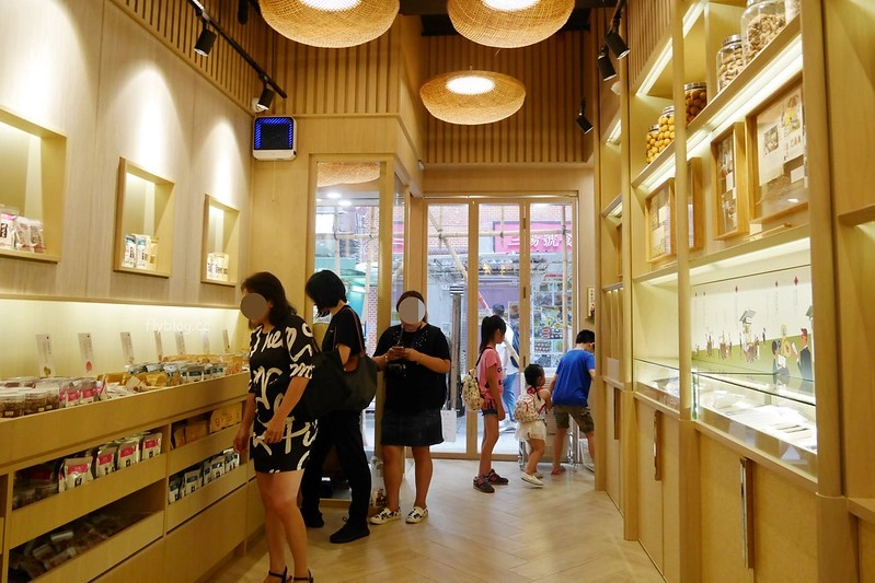 【香港上環】檸檬王．Lemon King~上環旗艦店開幕了，香港必買伴手禮推薦，個人推薦鹹檸檬好吃 @飛天璇的口袋