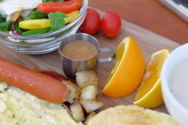 斑馬散步咖啡：老宅改建咖啡館，漂亮白色建築，擁有寬敞庭院，環境漂亮好拍照 @飛天璇的口袋