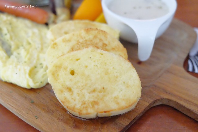 斑馬散步咖啡：老宅改建咖啡館，漂亮白色建築，擁有寬敞庭院，環境漂亮好拍照 @飛天璇的口袋