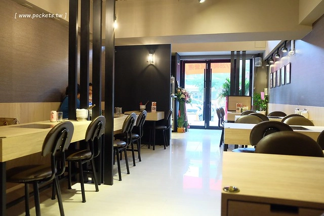 台中西屯｜三清洞摩西年糕鍋．招牌年糕鍋和韓國啤酒，鄰近逢甲商圈哈韓族最愛 @飛天璇的口袋