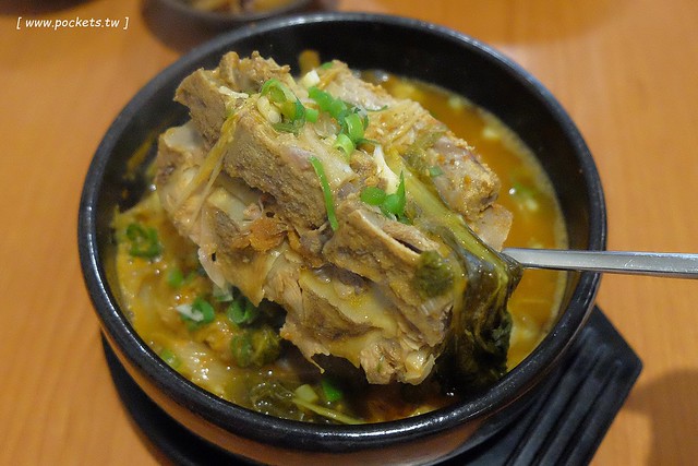 金美子純正韓式料理：有台中少見的馬鈴薯鍋，餐點平價選擇性多 @飛天璇的口袋