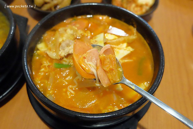 金美子純正韓式料理：有台中少見的馬鈴薯鍋，餐點平價選擇性多 @飛天璇的口袋