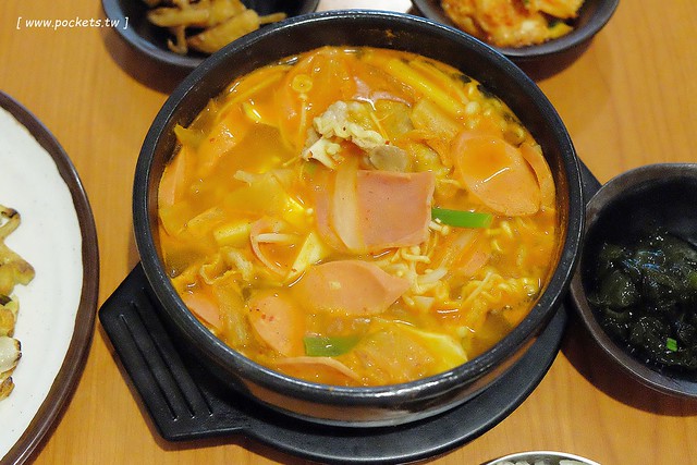 金美子純正韓式料理：有台中少見的馬鈴薯鍋，餐點平價選擇性多 @飛天璇的口袋