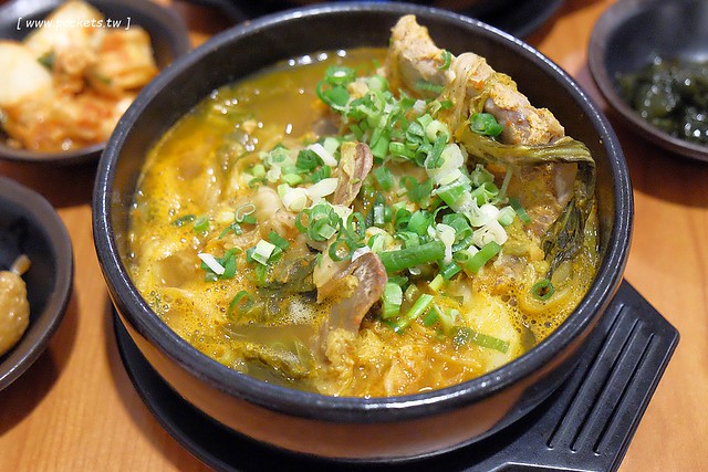 金美子純正韓式料理：有台中少見的馬鈴薯鍋，餐點平價選擇性多 @飛天璇的口袋