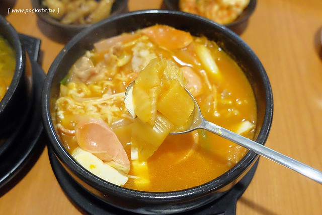 金美子純正韓式料理：有台中少見的馬鈴薯鍋，餐點平價選擇性多 @飛天璇的口袋