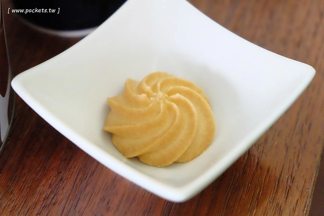 短腿阿鹿餅乾┃台中必買伴手禮：香濃鬆軟入口即化的手工餅乾，傳說中媲美香港的全球十大伴手禮Jenny Bakery，不用到香港也可以吃的到超好吃的曲奇餅 @飛天璇的口袋