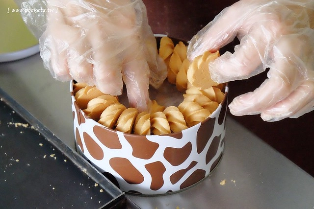 短腿阿鹿餅乾┃台中必買伴手禮：香濃鬆軟入口即化的手工餅乾，傳說中媲美香港的全球十大伴手禮Jenny Bakery，不用到香港也可以吃的到超好吃的曲奇餅 @飛天璇的口袋