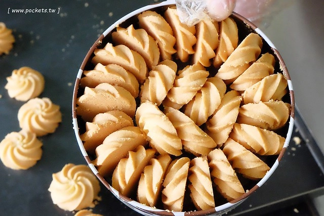 短腿阿鹿餅乾┃台中必買伴手禮：香濃鬆軟入口即化的手工餅乾，傳說中媲美香港的全球十大伴手禮Jenny Bakery，不用到香港也可以吃的到超好吃的曲奇餅 @飛天璇的口袋